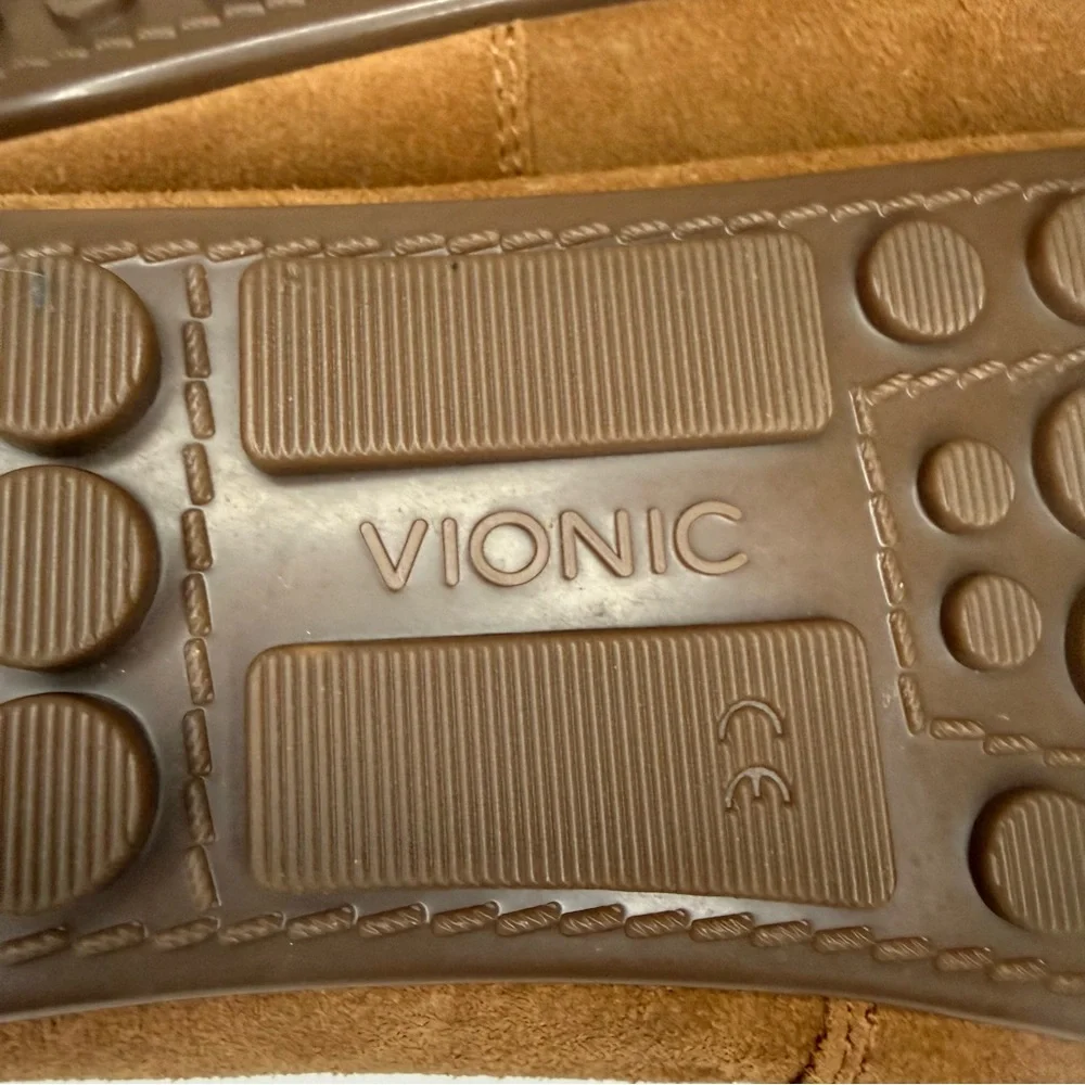 Vionic Hilo‎ Suede Driving Loafer Slip On Moccasin Tan/Camel & Brown Women's 7